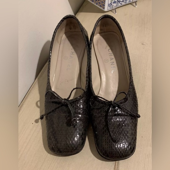 Chanel Python Pumps - Picture 4 of 4